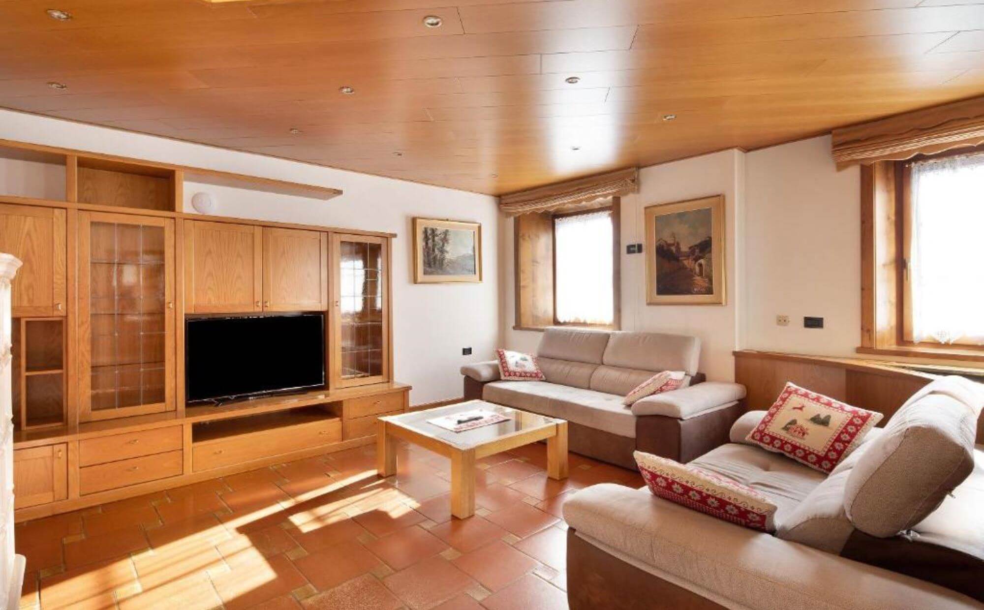 5- room apartament (Big family 11 person) living room