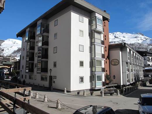 Apartment B210